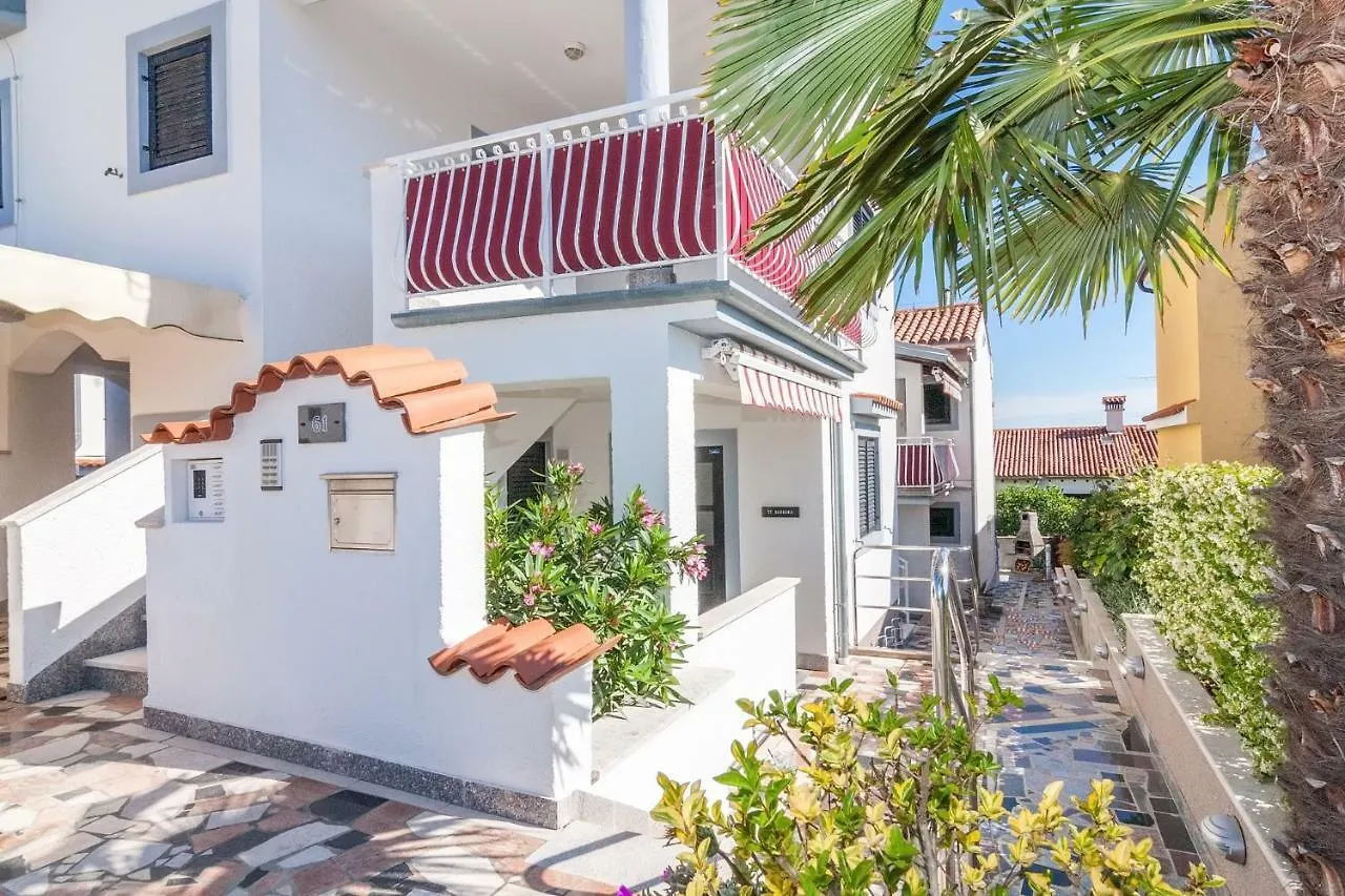 Villa California ポレッチ